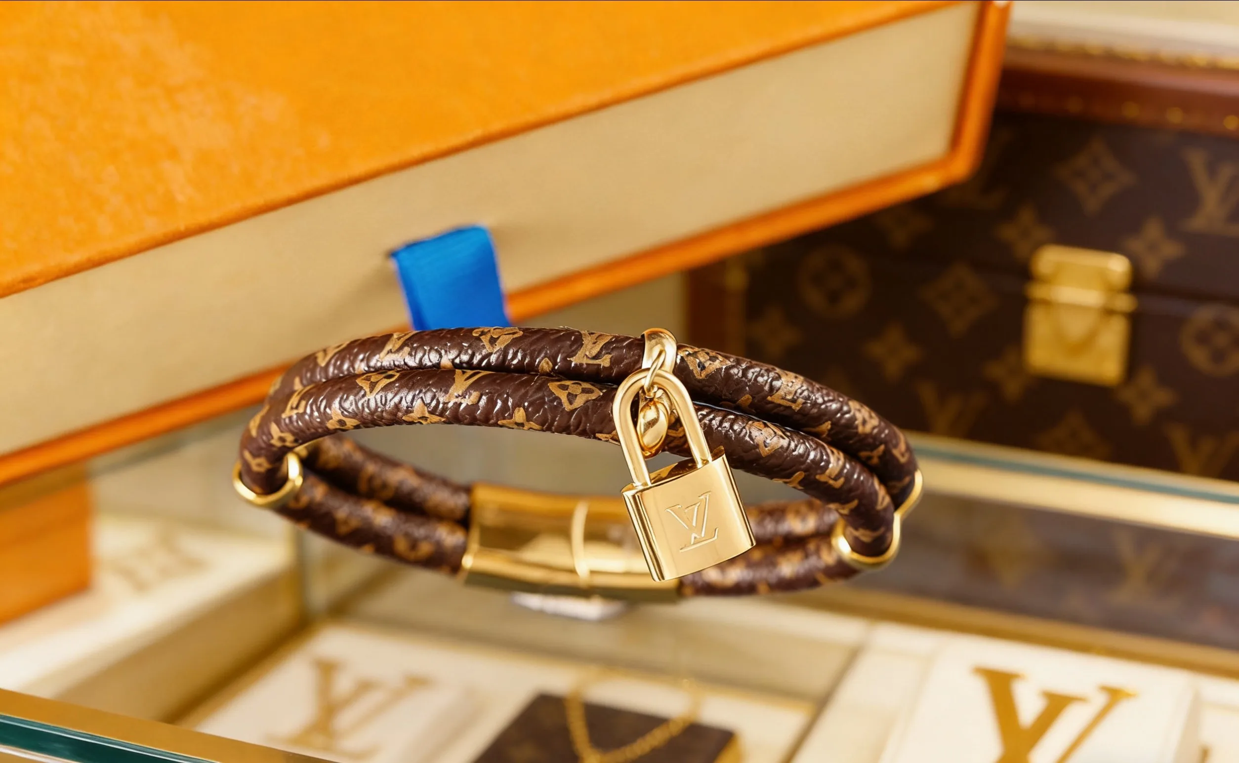 Louis Vuitton LV Keep It Twice M8109E