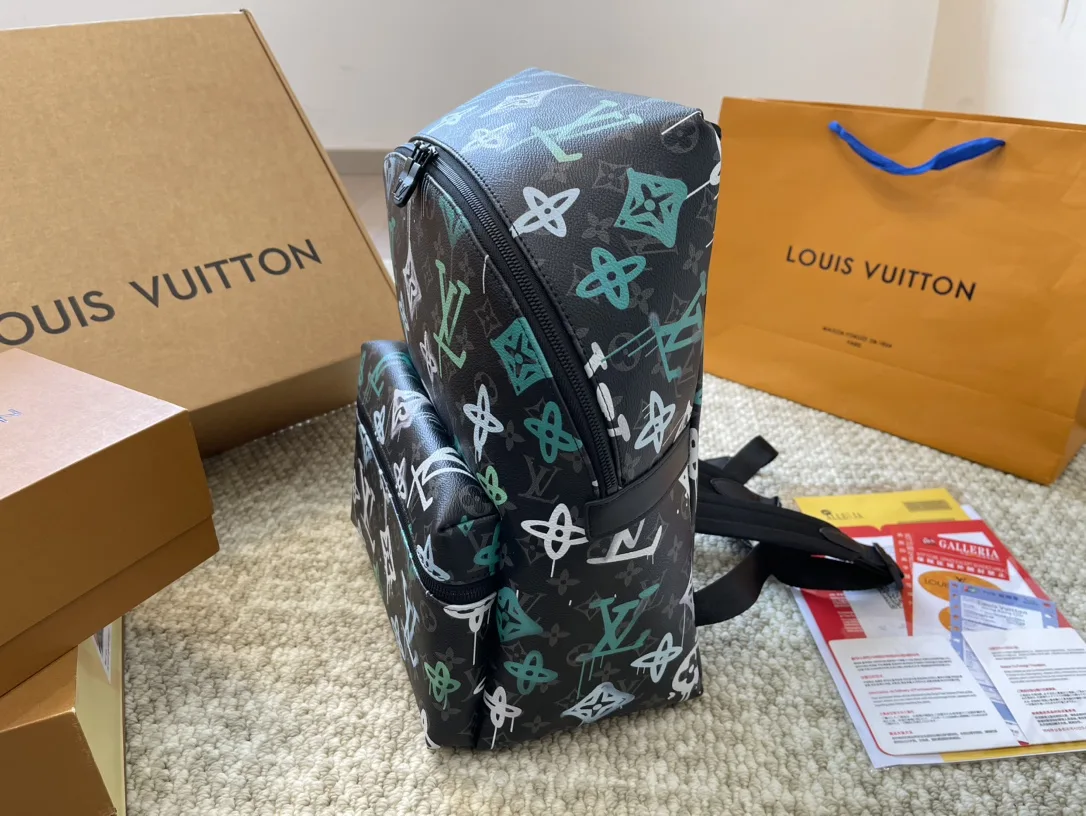 Louis Vuitton Discovery Backpack Graffiti Green 36Cm M21395