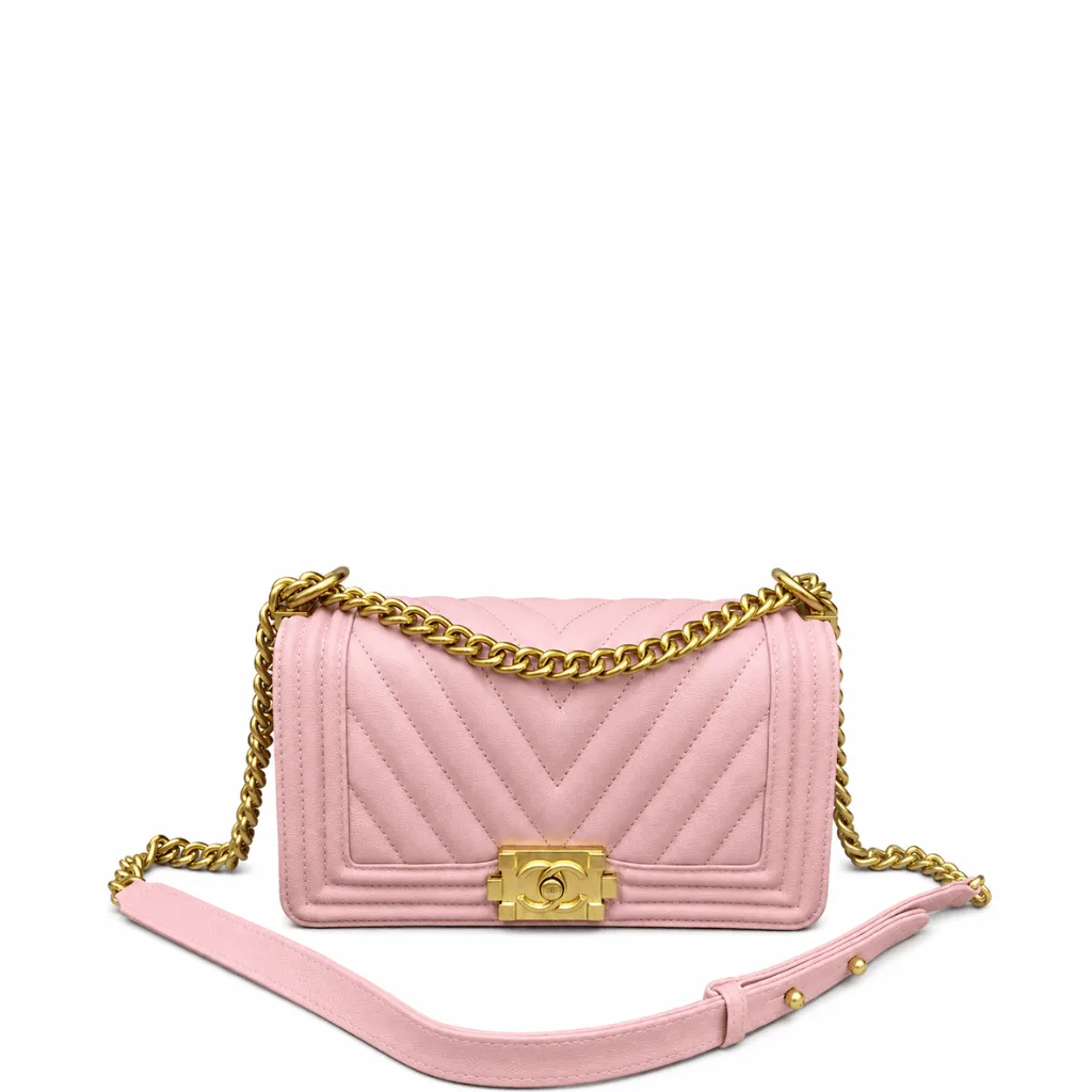 Chanel Medium Boy Bag Pink Chevron Caviar Gold Hardware Main image